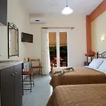 Natasa Mikros Gialos